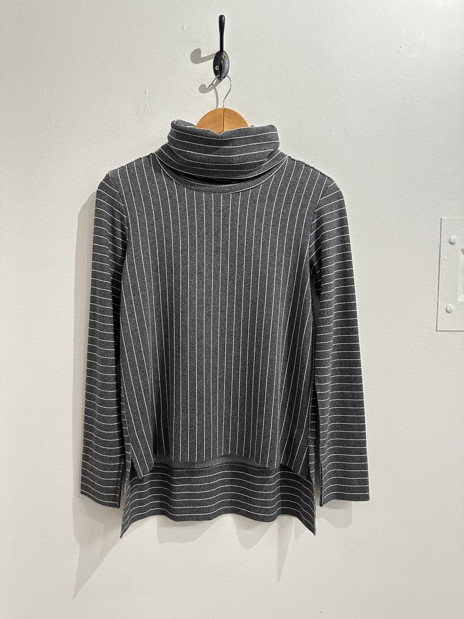 Blusa cacharrel listrada cinza e branco m/longa MAI & MAI - P branco, cinza tamanho P - foto principal