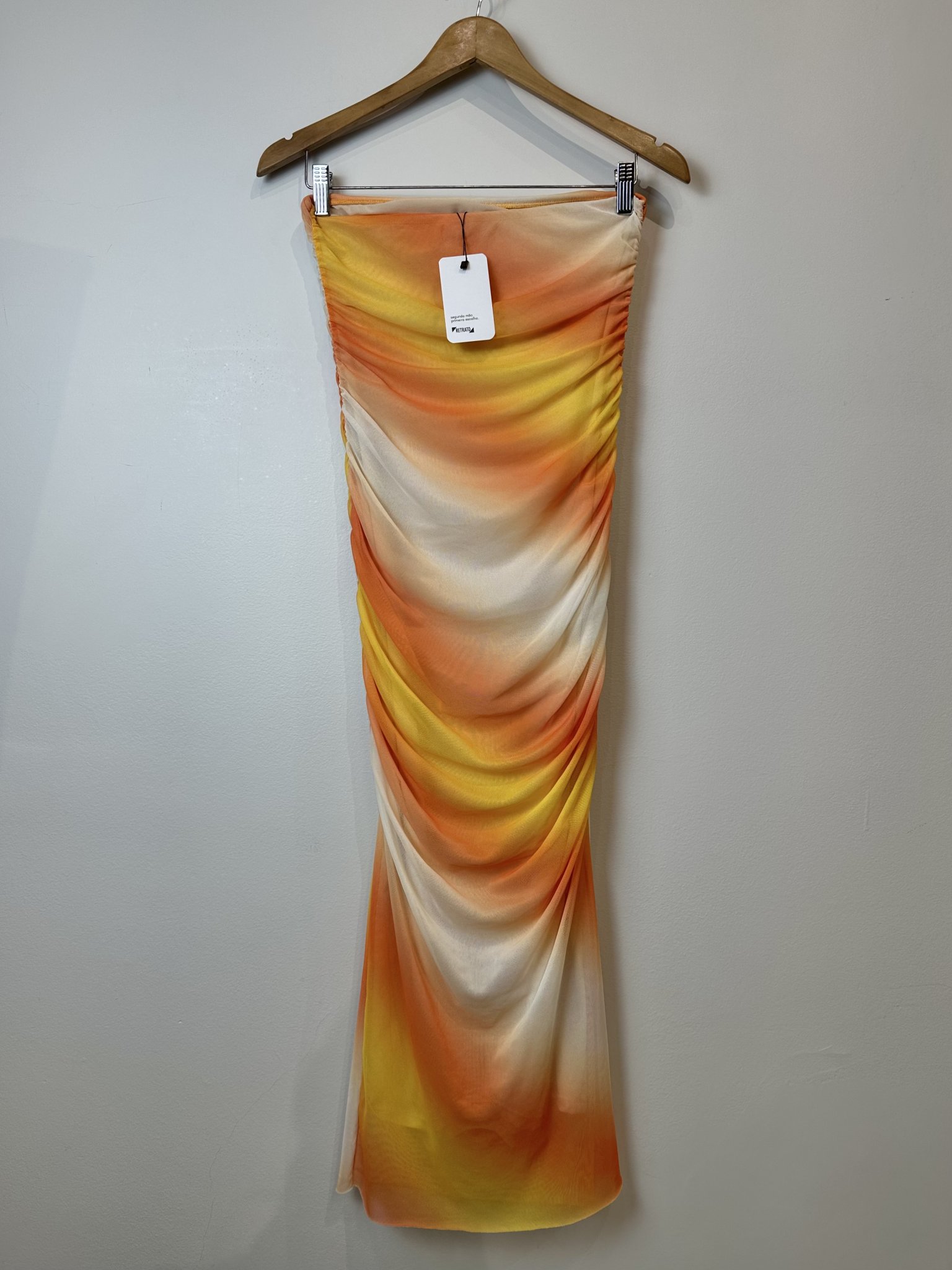 Vestido longo tomara que caia de tule degradê laranja e amarelo Bluesteel - P amarelo, laranja tamanho P - vista adicional 3