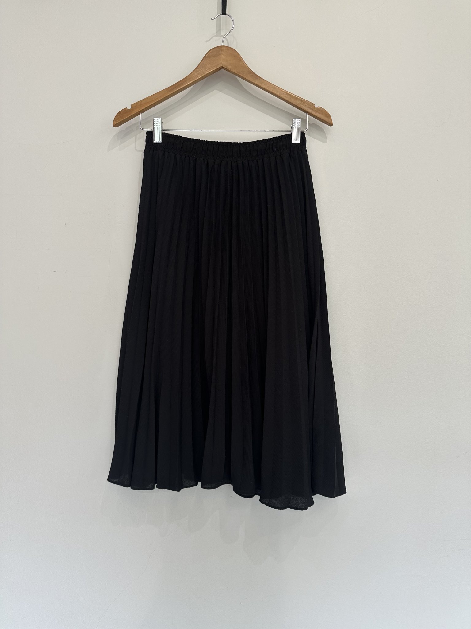 Saia midi preta plissada cintura regulável s/marca - P/M preto tamanho P/M - vista adicional 2