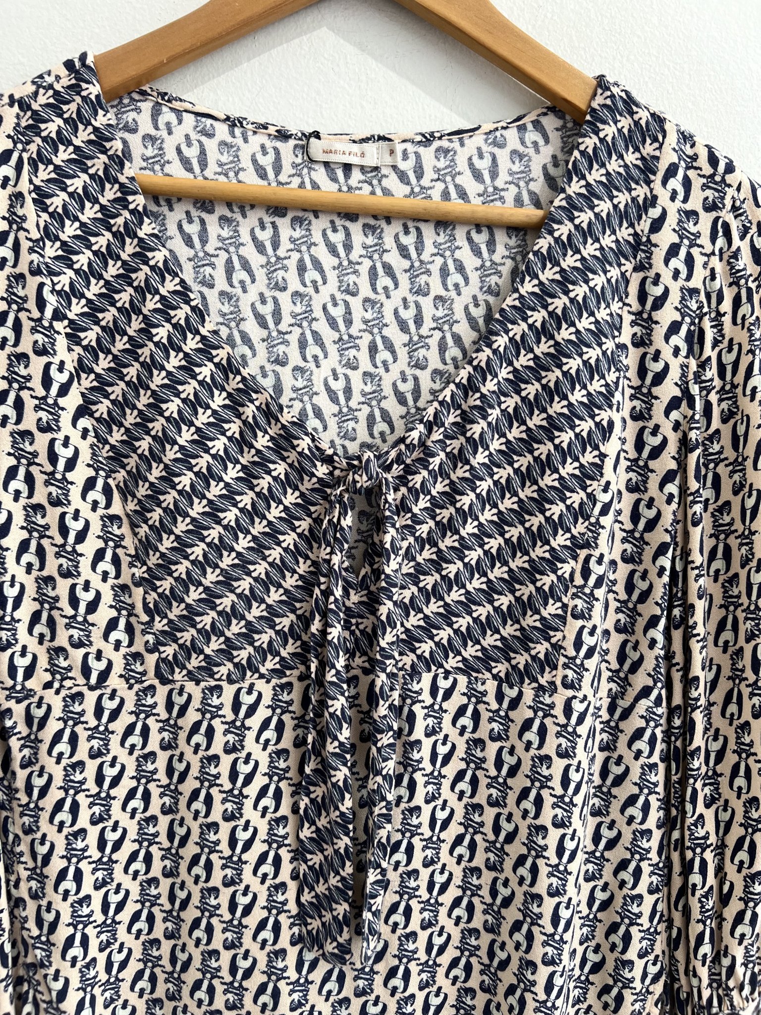 Blusa estampada Maria Filo - P Estampa, Azul, Rosa tamanho P - vista adicional 2