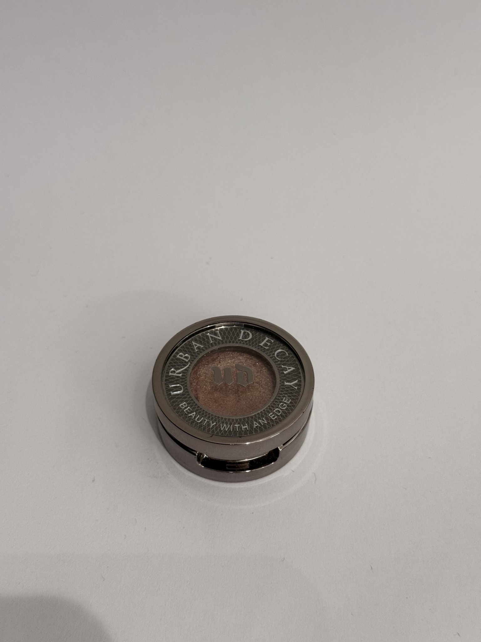 Sombra compacta Urban Decay linha Moondust Rock - rosa - vista adicional 3