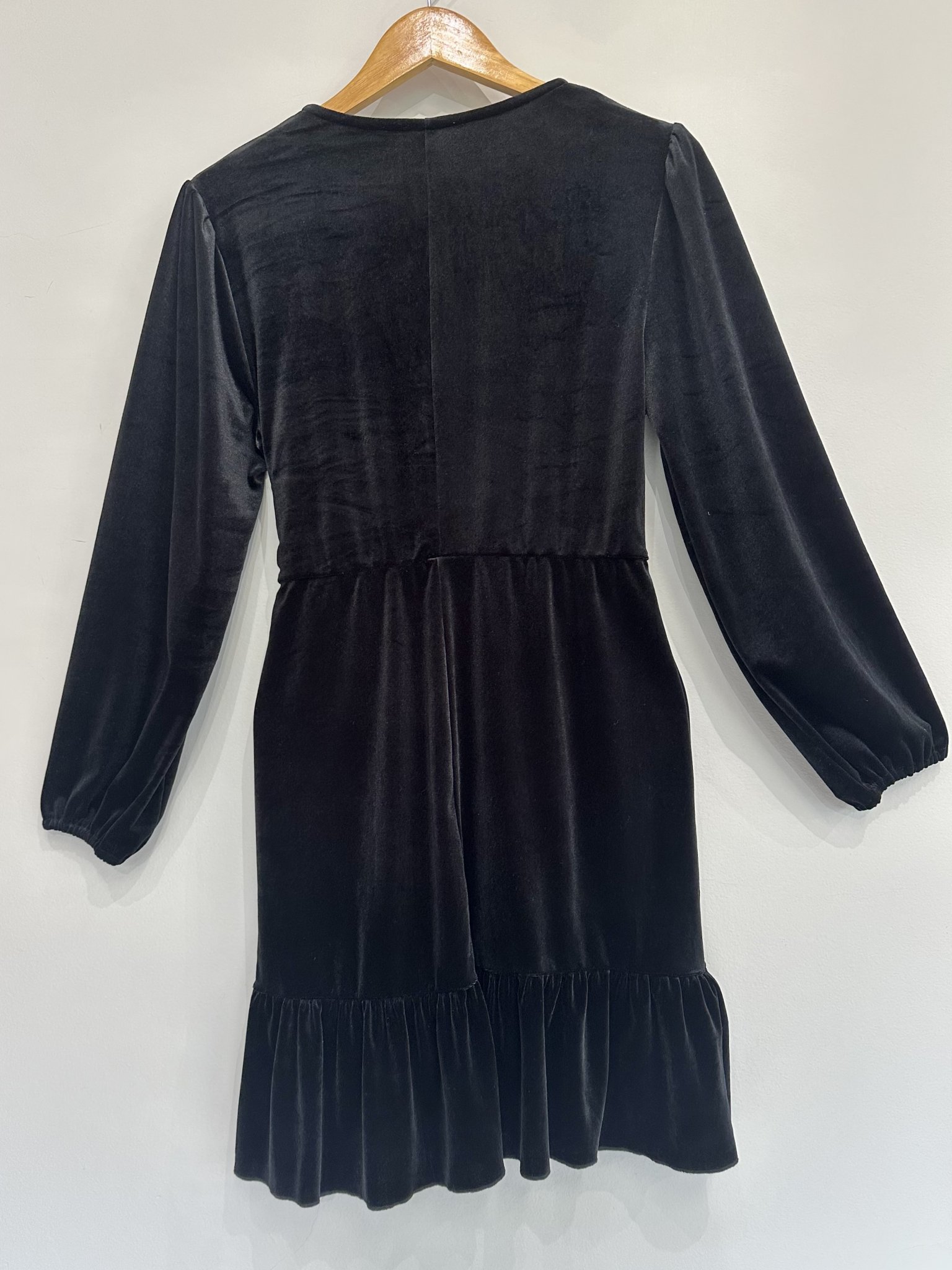 Vestido envelope preto de veludo m/longa e decote v Byinns - M/G tamanho M/G - foto principal