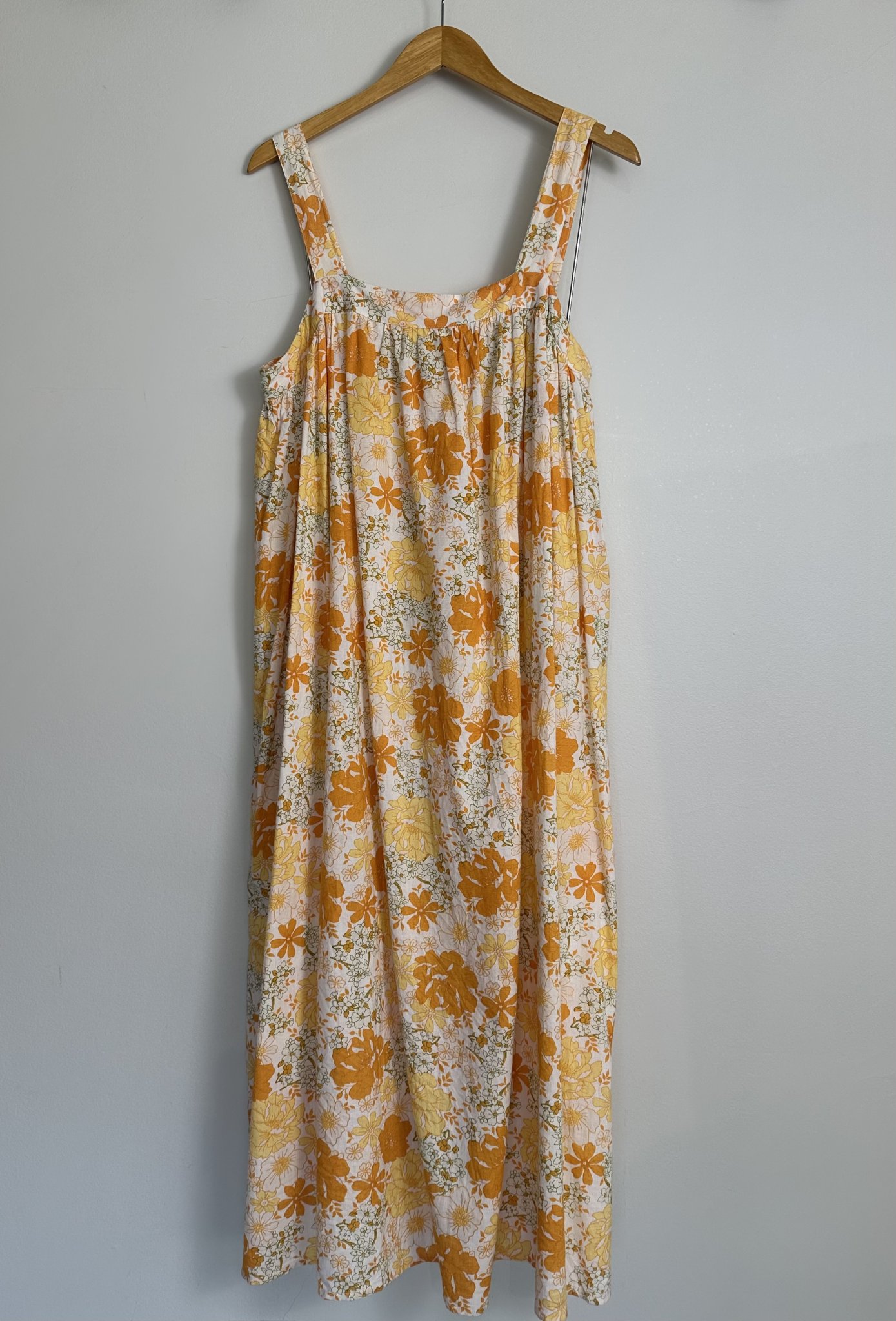 Vestido longo de alça branco estampa floral amarela Asos - GG tamanho GG - foto principal
