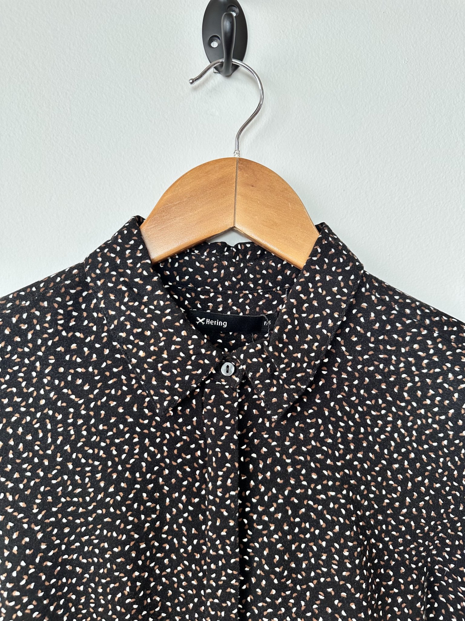 Camisa preta pontilhada manga longa Hering - P preto tamanho P - vista adicional 3