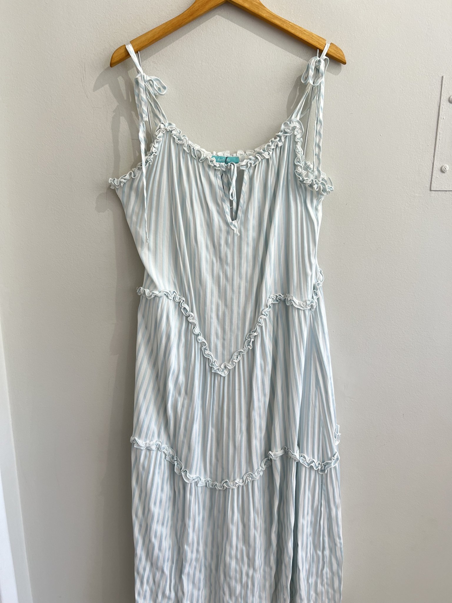 Vestido listrado azul e branco de alcinha e babados Batiche - M branco, azul tamanho M - foto principal