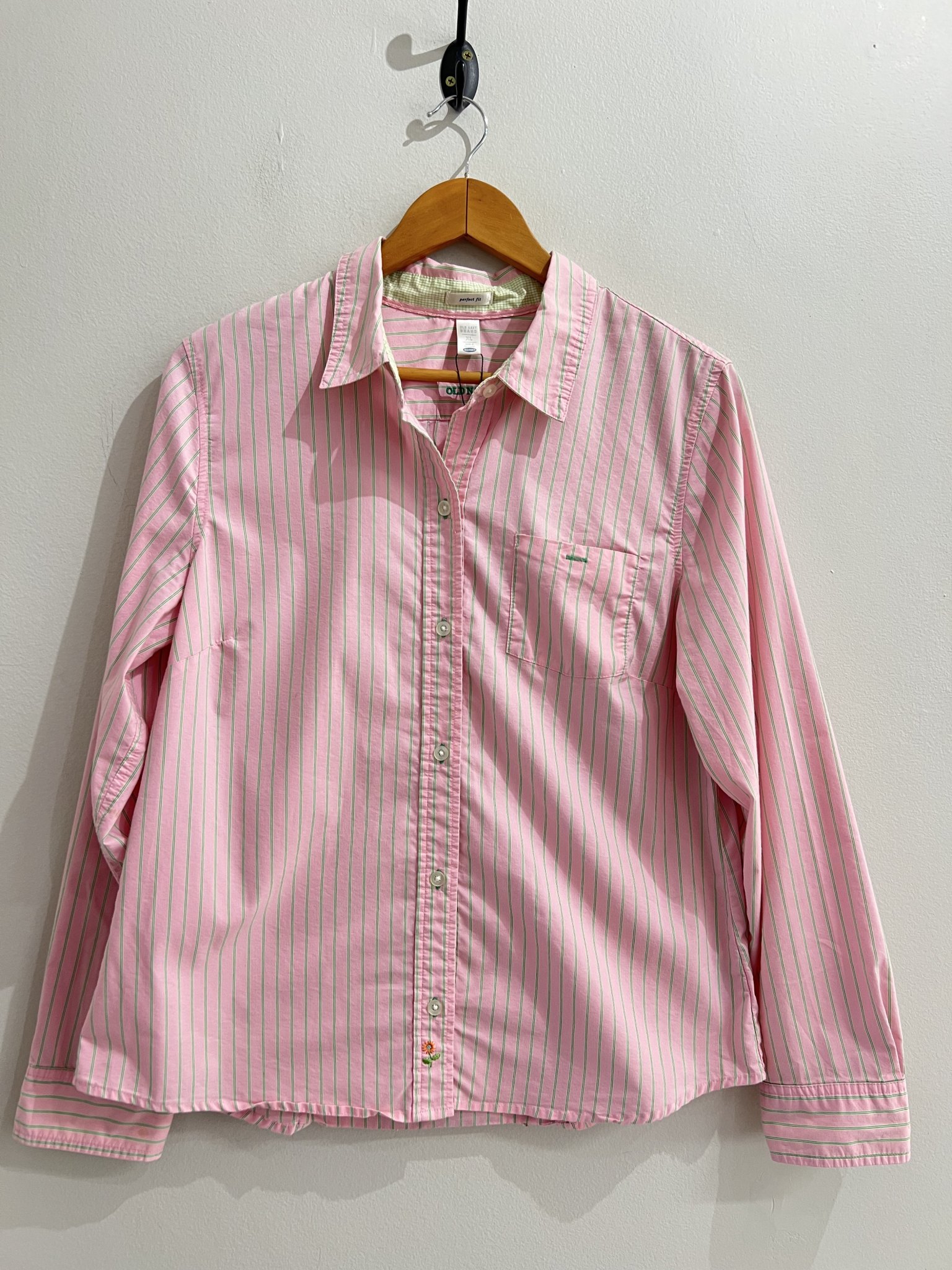 Camisa listrada rosa e verde m/longa Old Navy - M azul-marinho, rosa, verde tamanho M - vista adicional 2