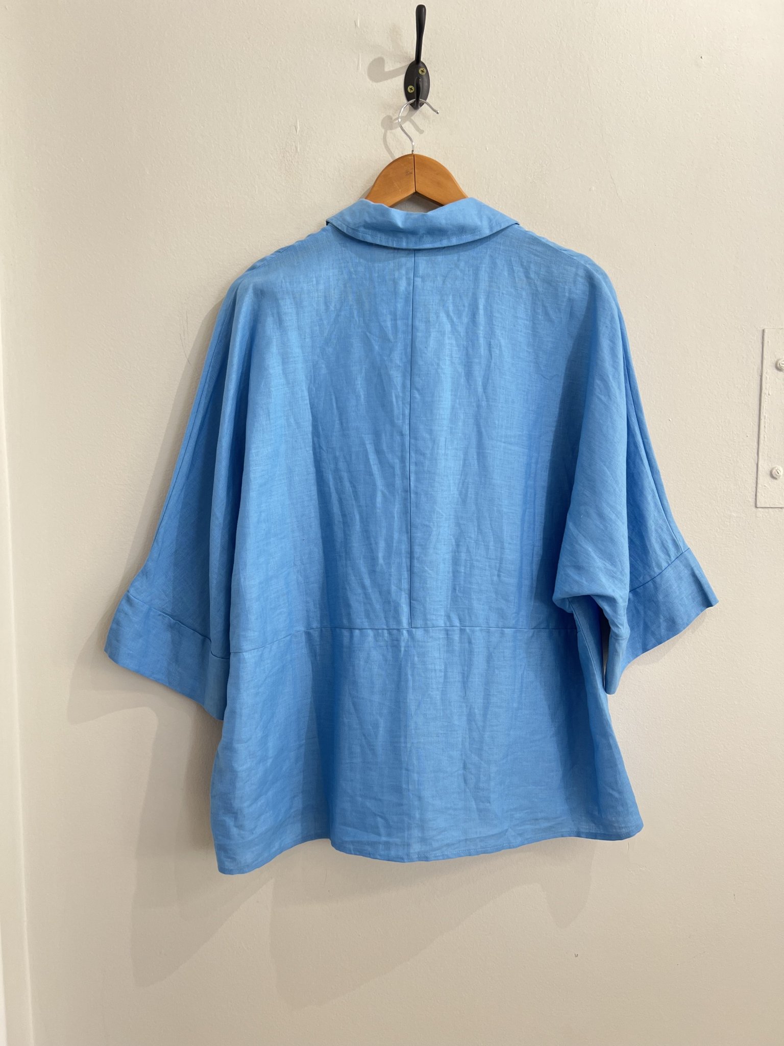 Camisa azul céu de linho Talita Kume - 44 tamanho 44 - vista adicional 4