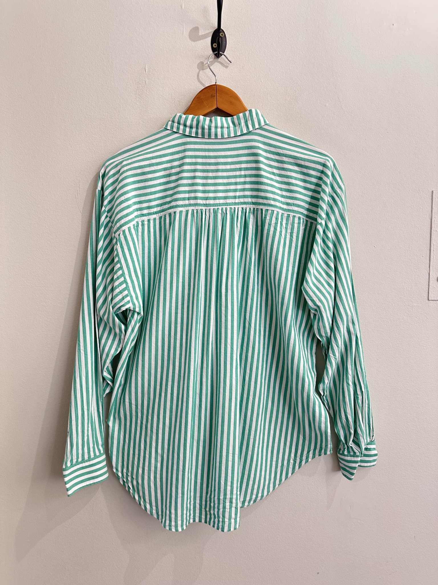 Camisa listrada verde e branco m/longa Loft - M branco, verde tamanho M - vista adicional 3