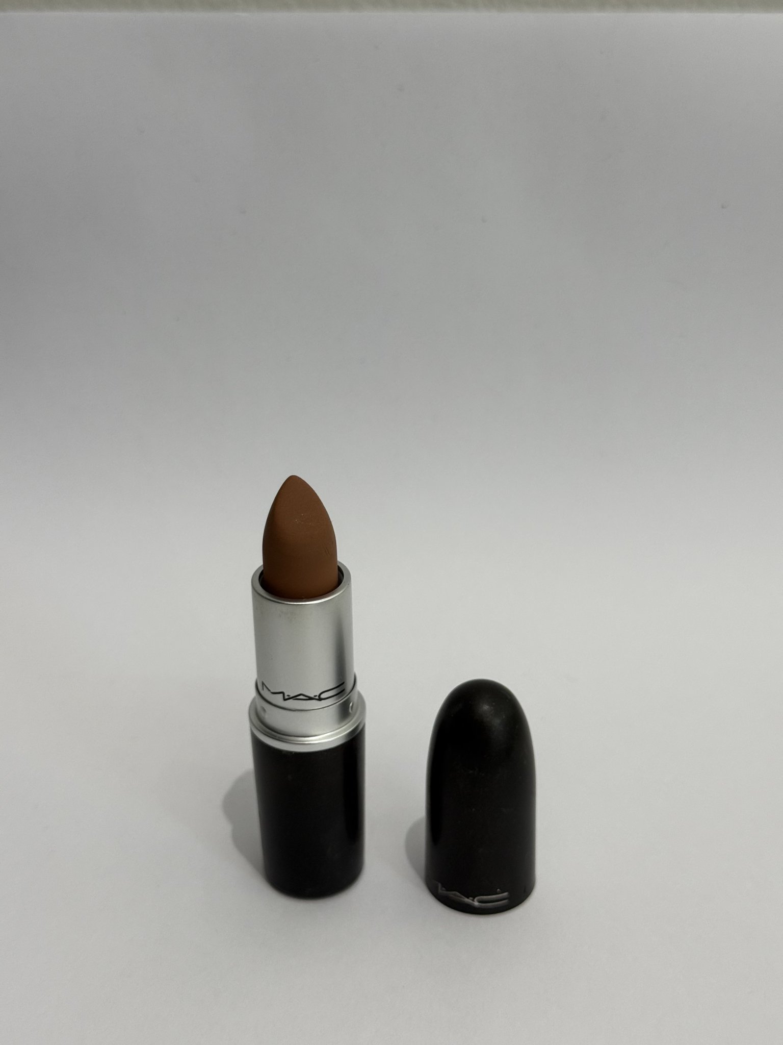 Batom MAC Impulsive linha Powder Kiss - 312 Preto, Azul-marinho - vista adicional 2