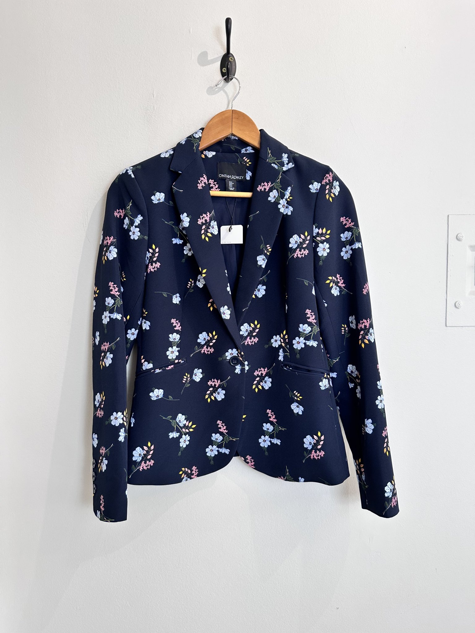 Blazer preto com estampa em flores multicores Cynthia Rowley - vista adicional 2