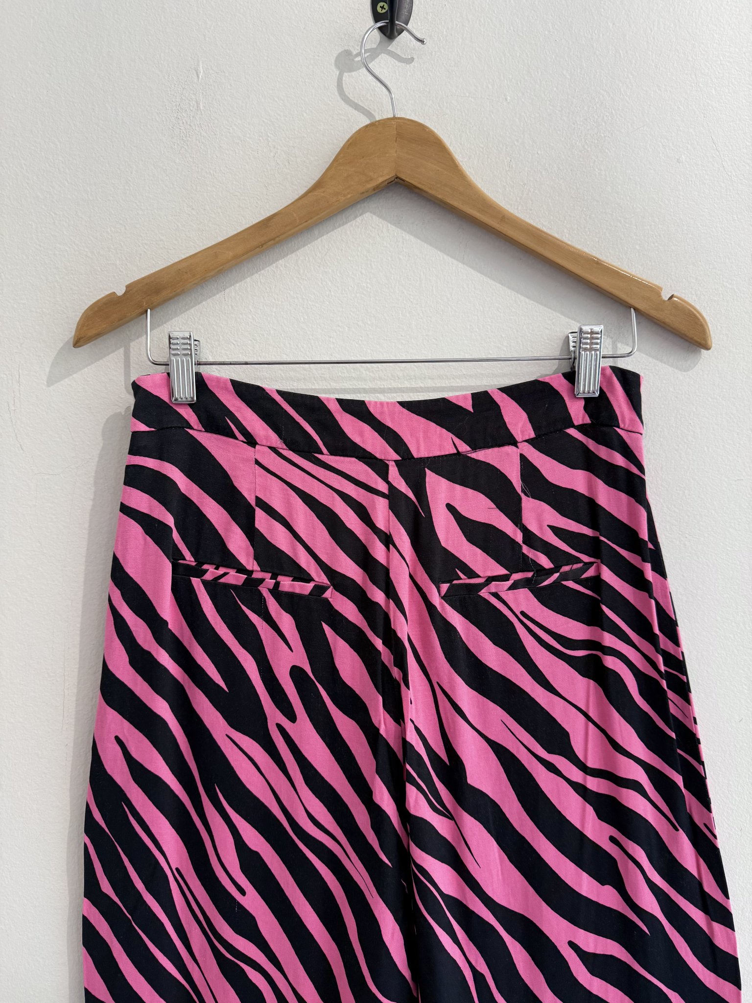 Calça pantalona animal print zebra rosa e preta Zara - M preto, rosa tamanho M - vista adicional 5