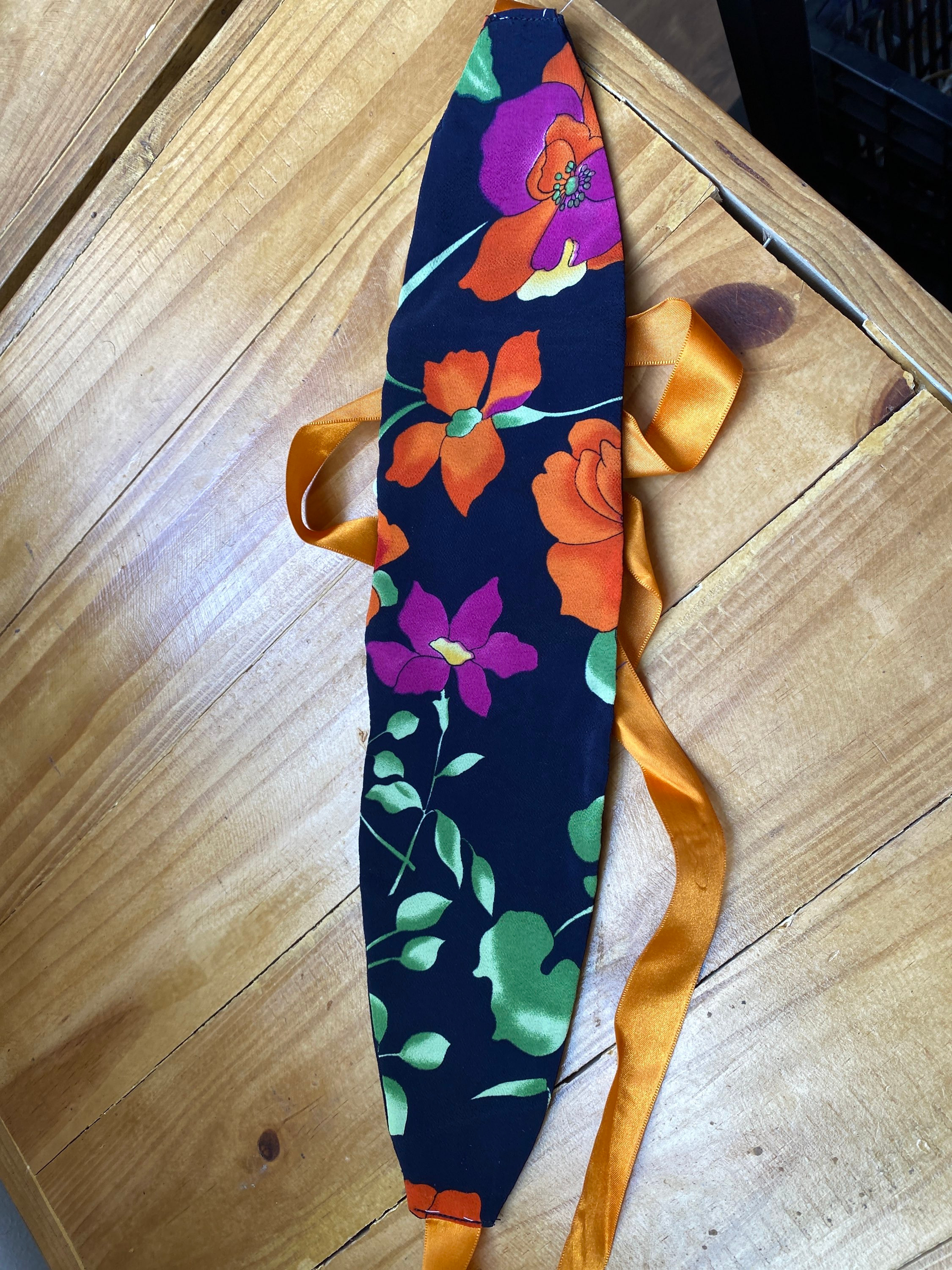 Cinto amarração floral fundo preto e fita laranja Sem marca preto, laranja - 12085-1