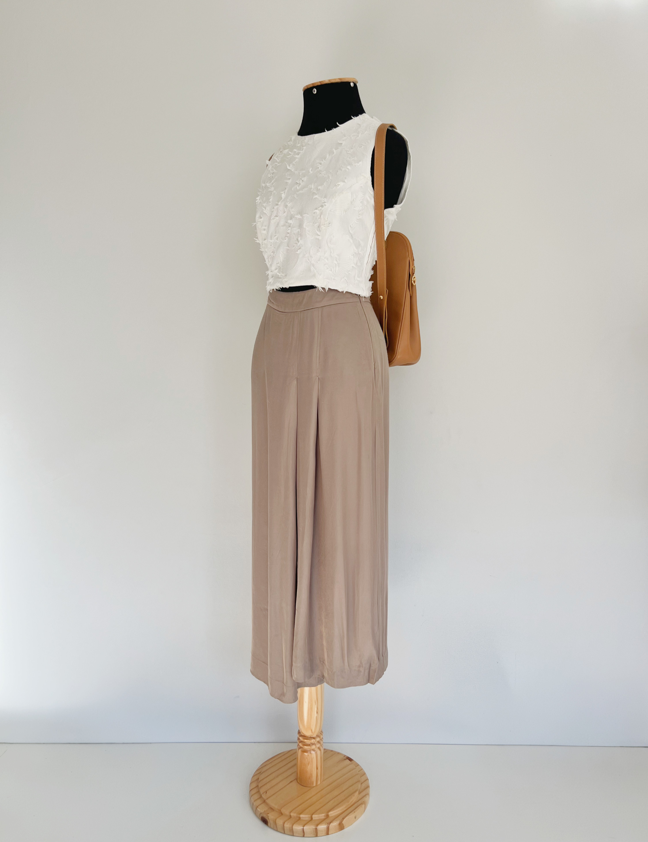 Calça capuccino pantalona Zara cetim - 36 Bege tamanho 36 - 13386-2
