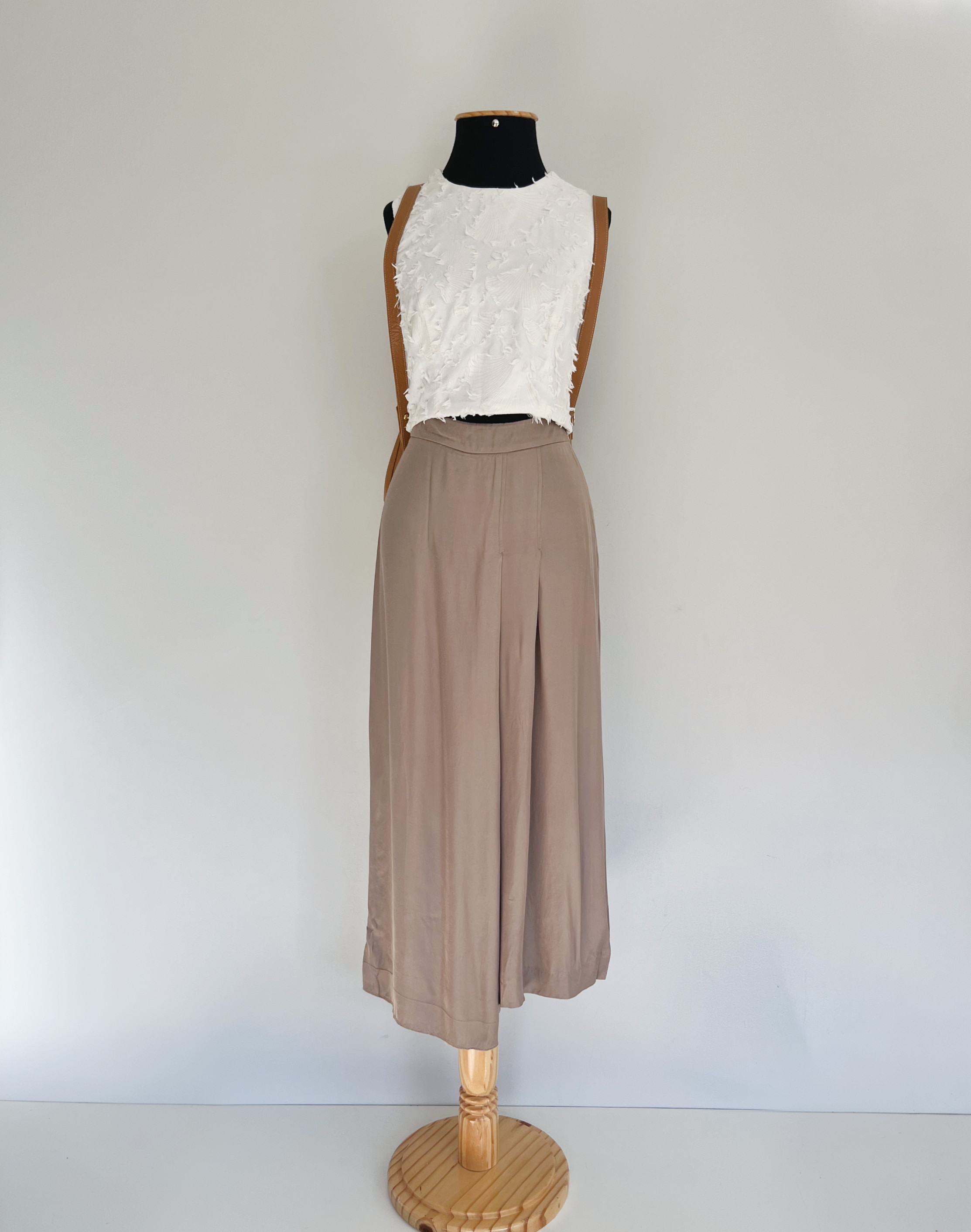 Calça capuccino pantalona Zara cetim - 36 Bege tamanho 36 - 13386-3