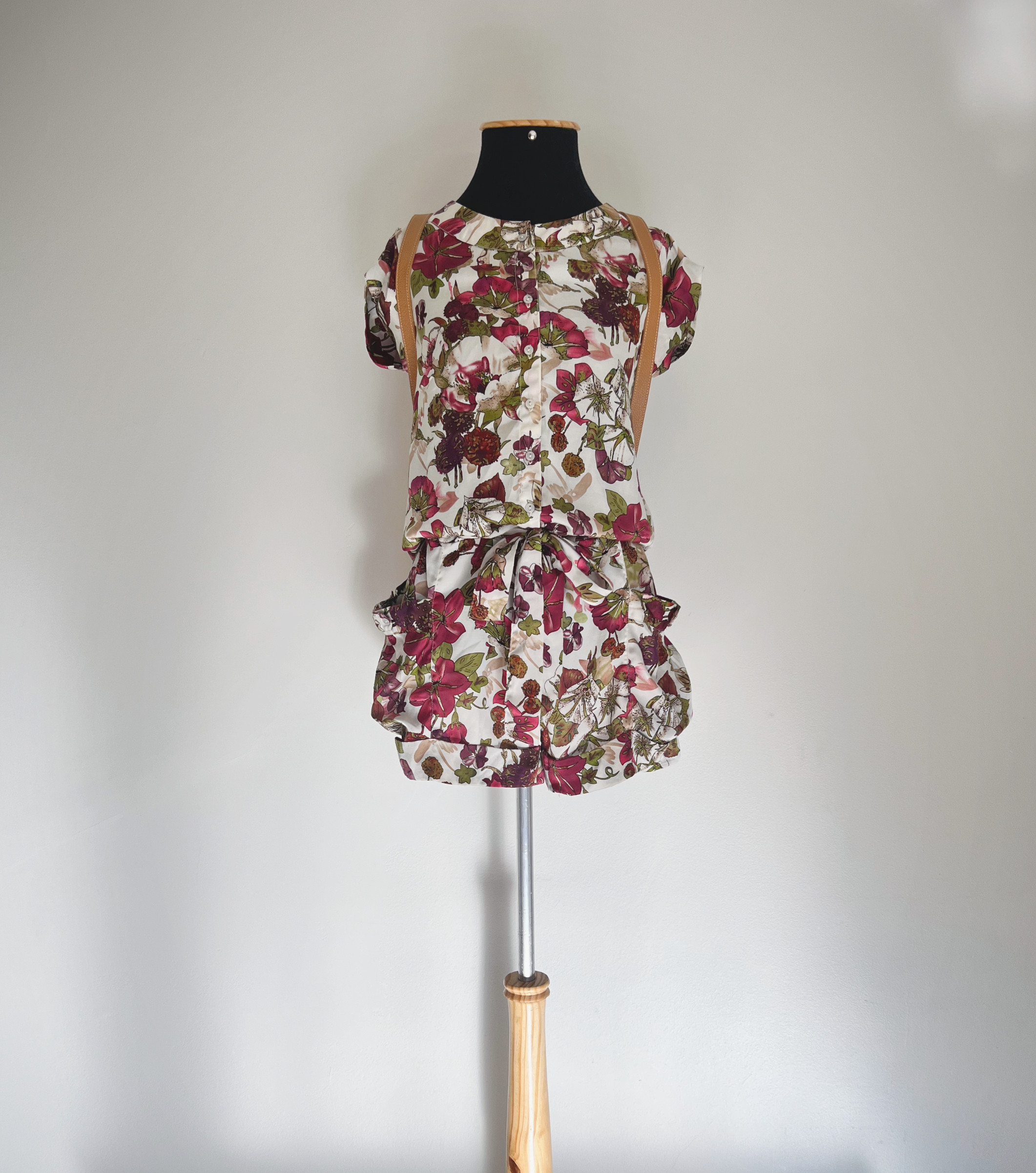 Macaquinho floral cetim Cortelle - P Vermelho, Bege, Cinza tamanho P - 13388-2