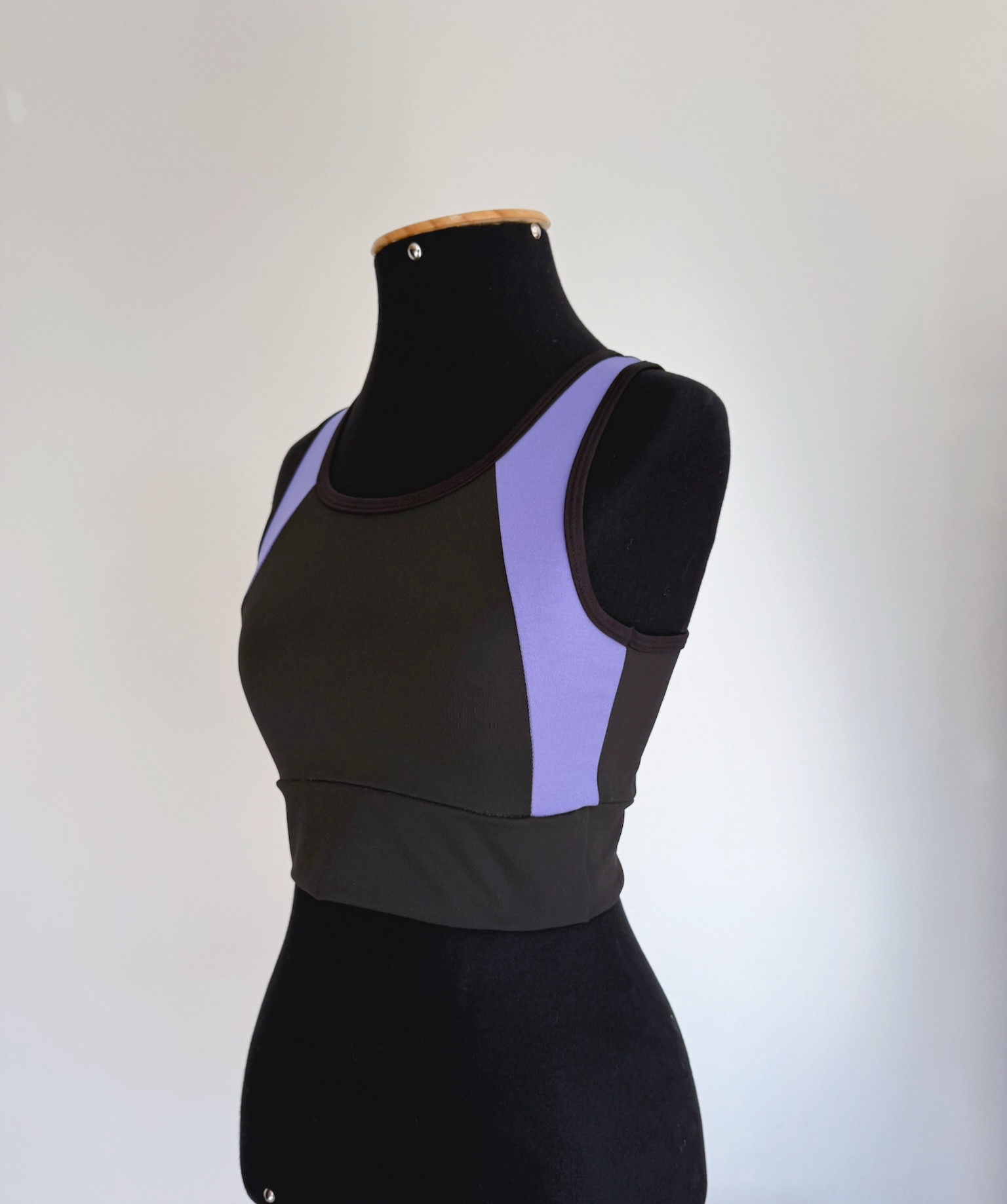 Top academia preto e roxo