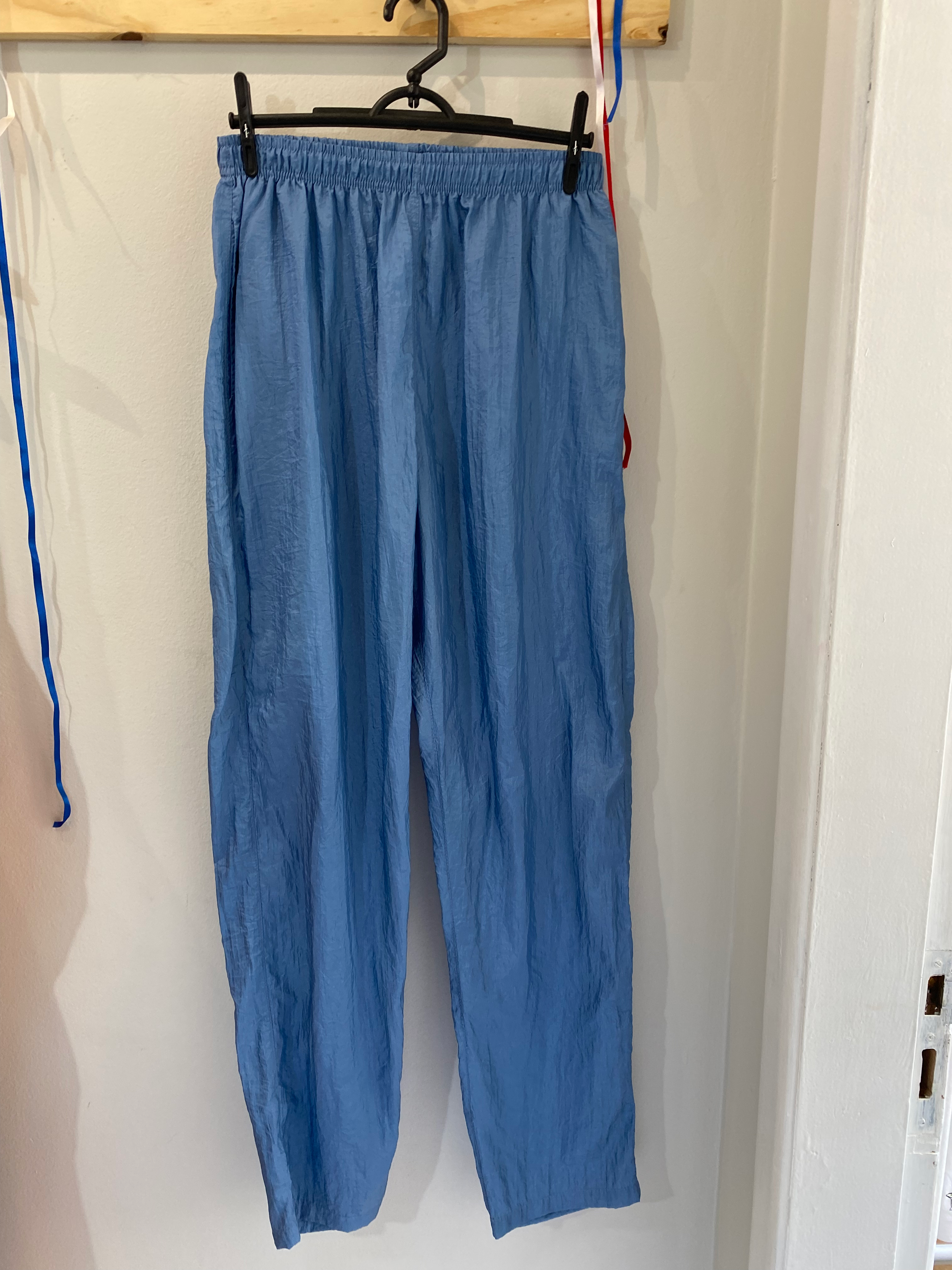 Calça azul tactel com bolsos na lateral Sem marca - 16533-1