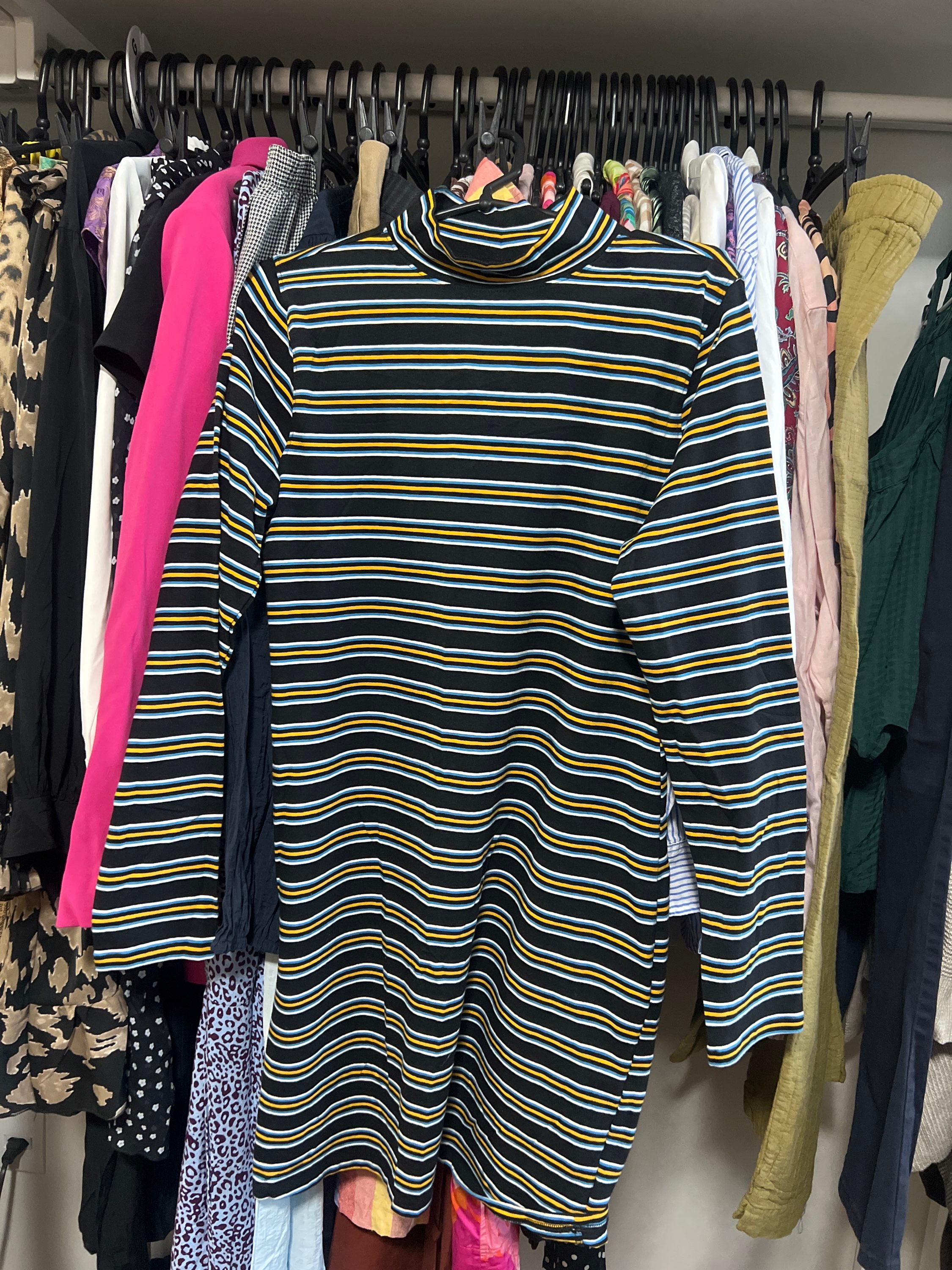 Vestido listrado fundo azul escuro m/longa de linha de algodão Wild Fable Sem marca - 17023-1