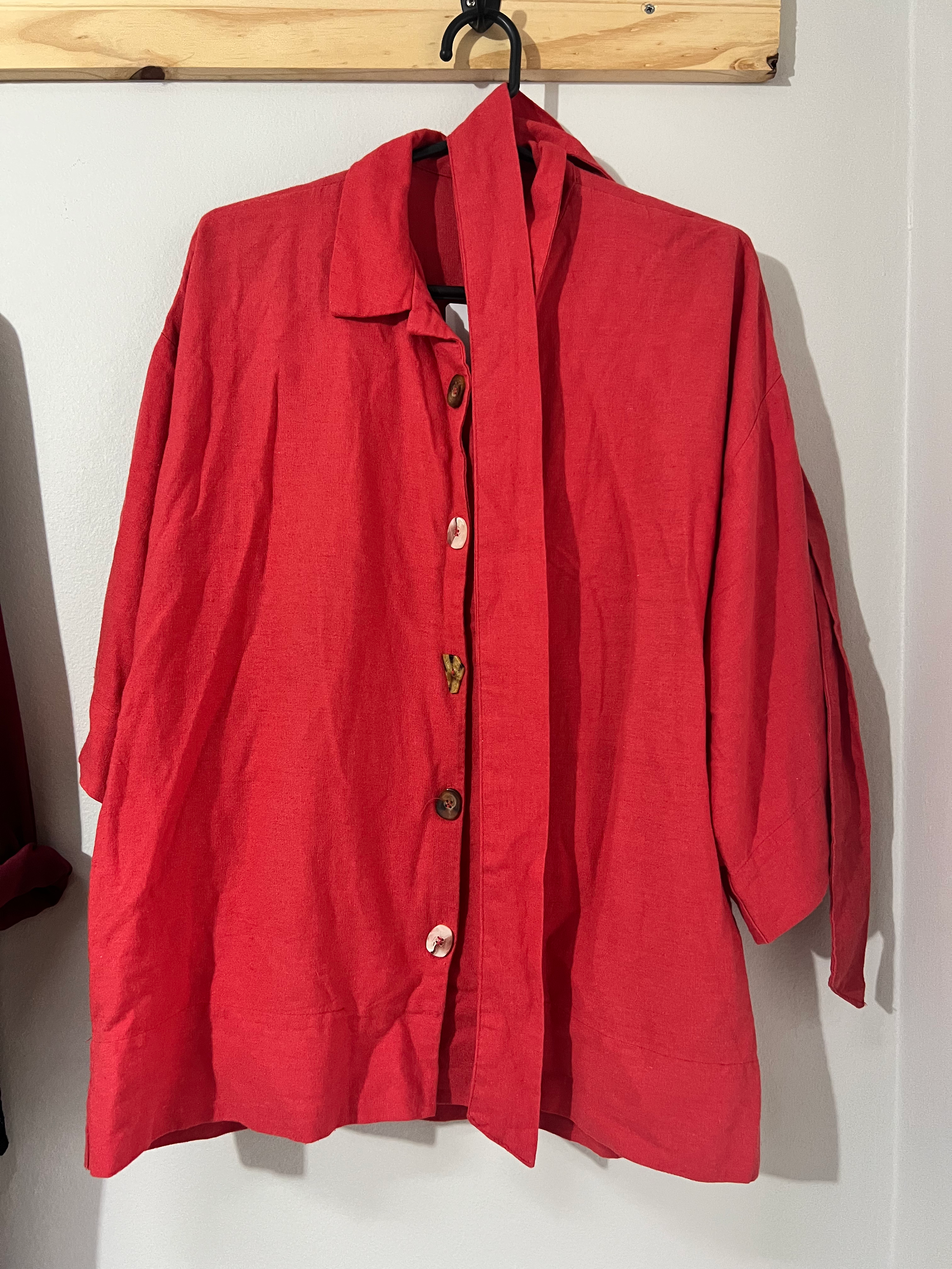 Camisa laranja com botões tarta assimetico manga longa Farm linho e viscose Farm Rio - 18713-1