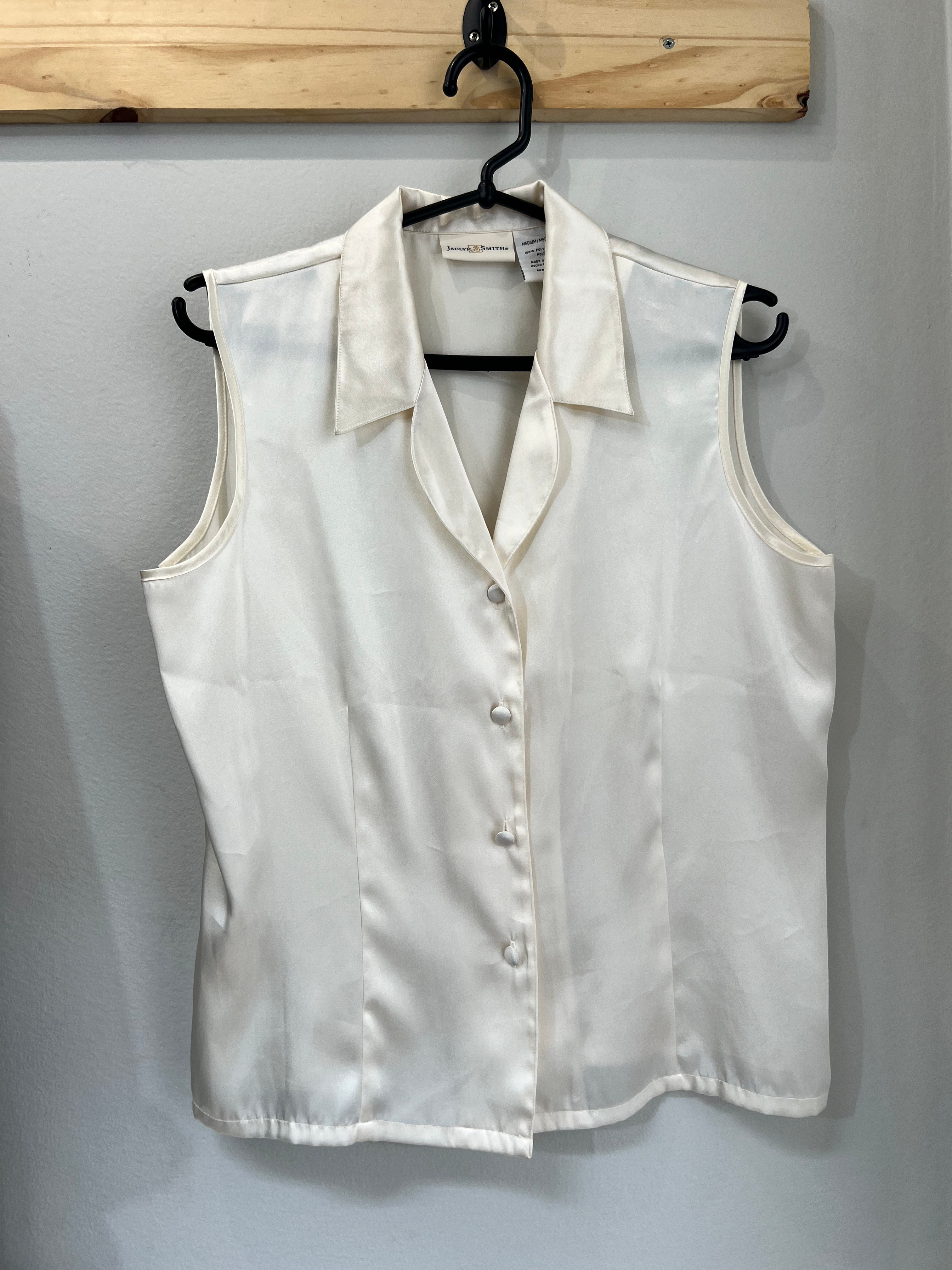 Camisa off white pérola sem manga de cetim Jaclyn Smith Sem marca branco - 18761-1