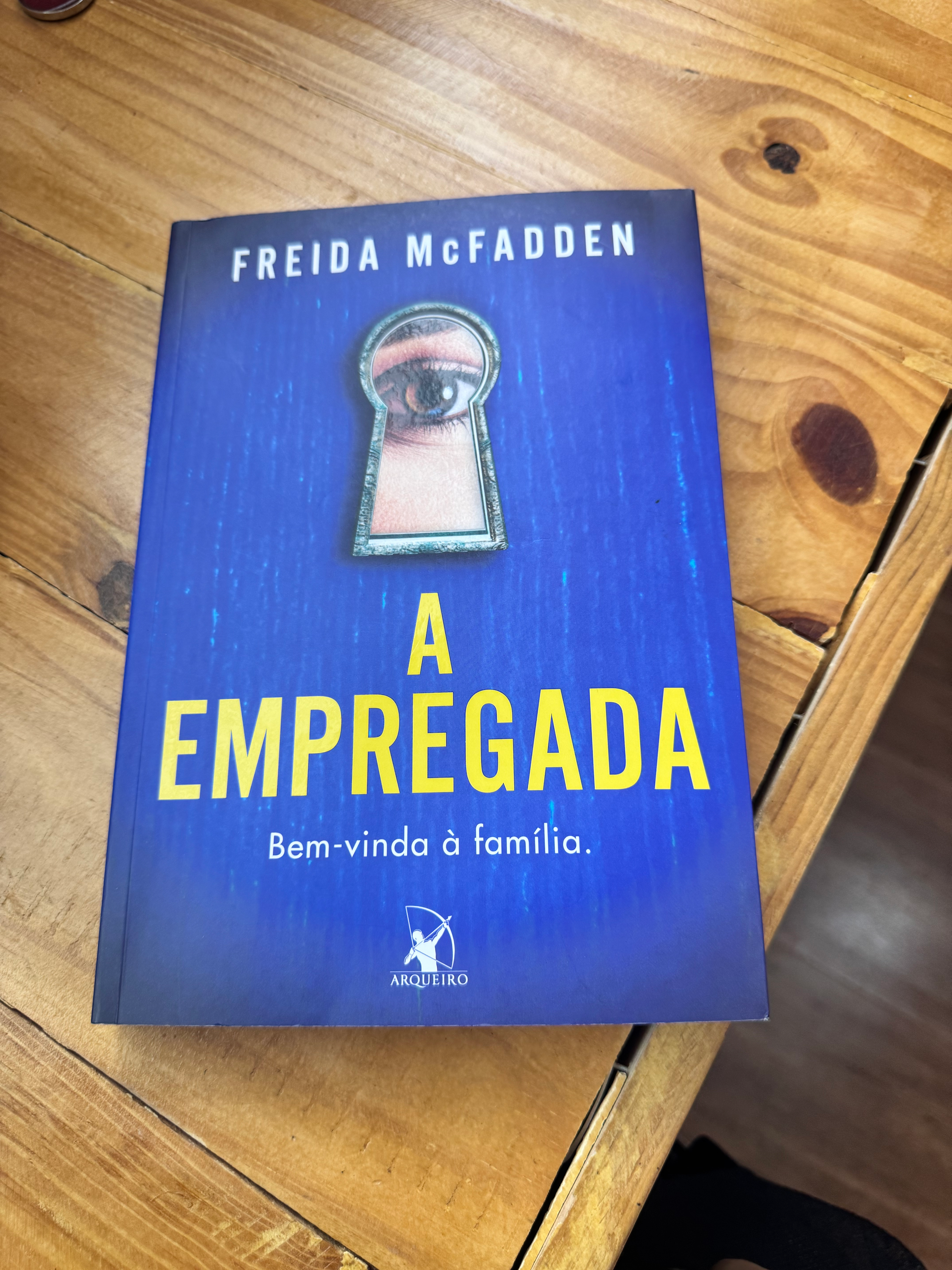 Livro A empregada Freida McFadden Sem marca Azul - 18765-1