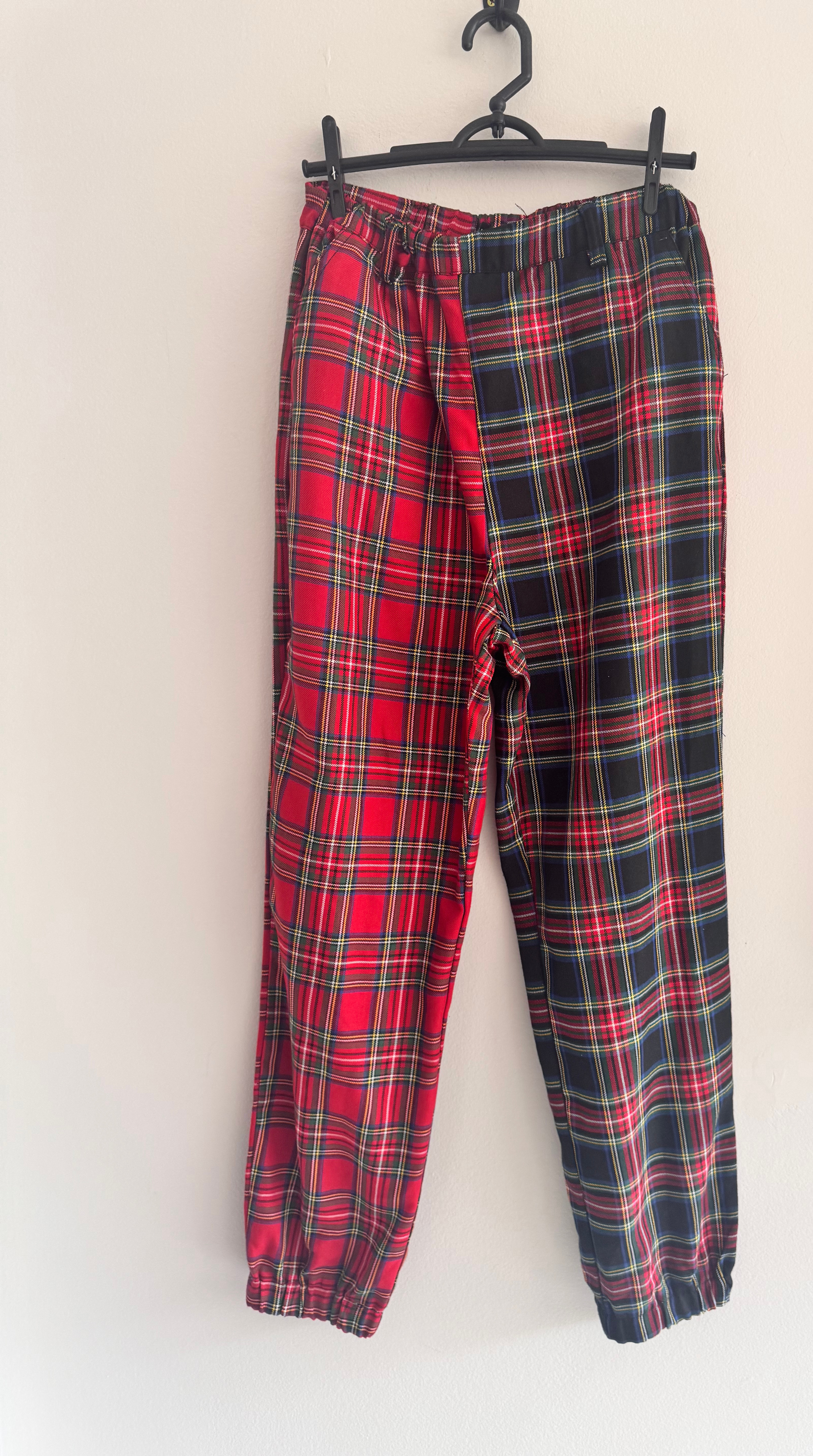 Calça quadriculada elástico cintura Almost Famous Sem marca Vermelho - 18922-1