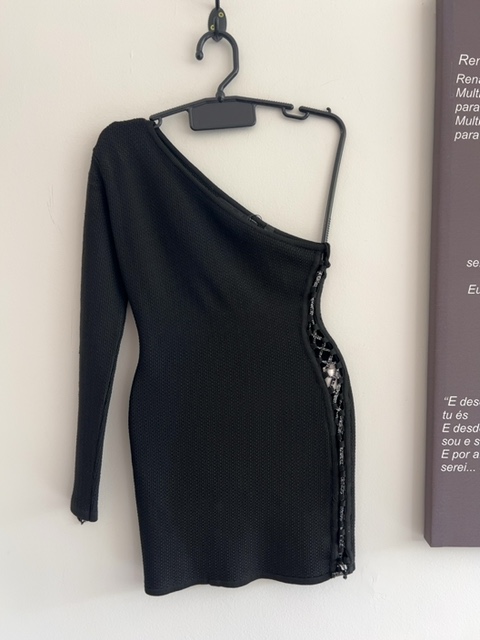 Vestido curto preto manga única John John - foto principal