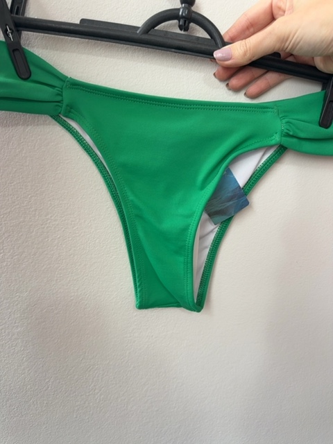 Calcinha de biquini verde bandeira Acqua Bronze na etiqueta verde, bronze - foto principal
