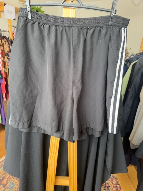 Short preto com listras brancas na lateral no tactel JMS 38/40 - foto principal