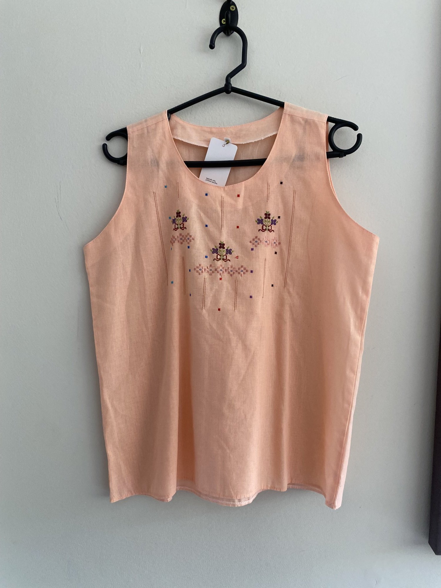 Blusa s/manga rosa de algodão e bordados a mão vintage s/marca - M Sem marca tamanho M - foto principal