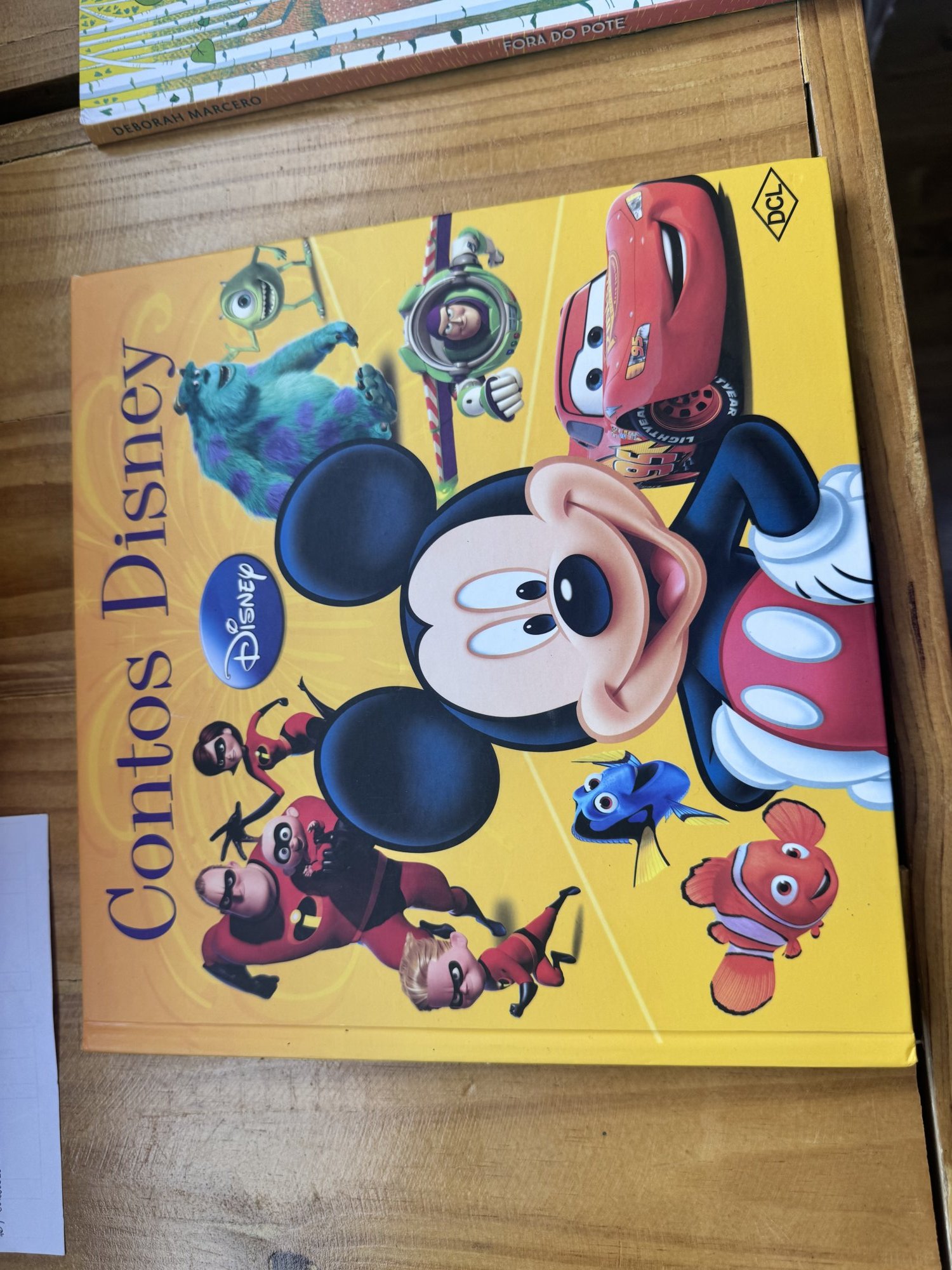 Livro Contos Disney Sem marca Amarelo, Azul, Vermelho - foto principal