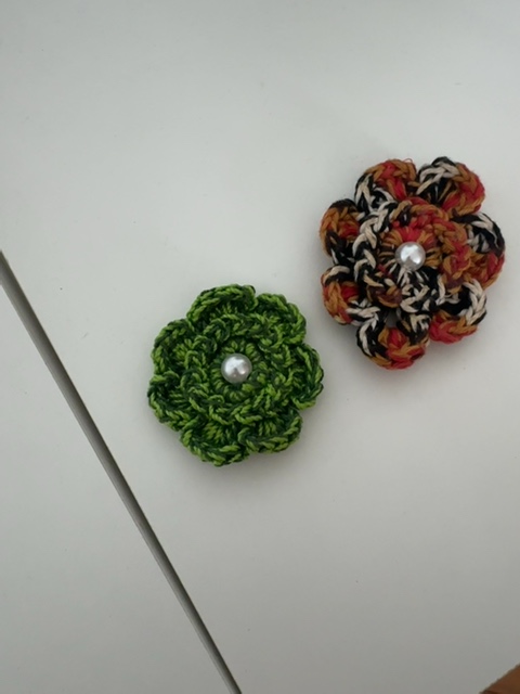 Broche de flor de crochê Sem marca Verde-oliva, Marrom, Preto - vista adicional 2