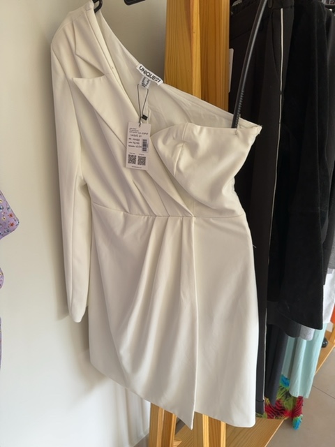 Vestido off white m/ nula longa com grepeados no poliéster estruturado Unique 21 Sem marca branco - foto principal