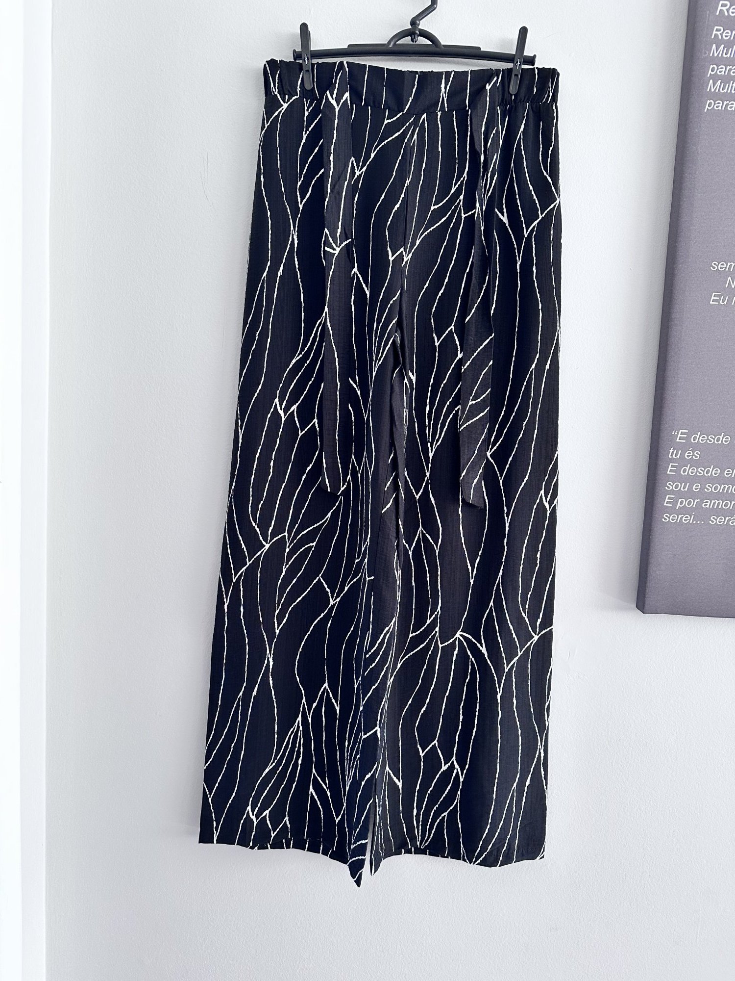 Calça P&B cintura regulável e cinto faixa Primark de viscose - M Sem marca Azul-marinho, Preto tamanho M - foto principal