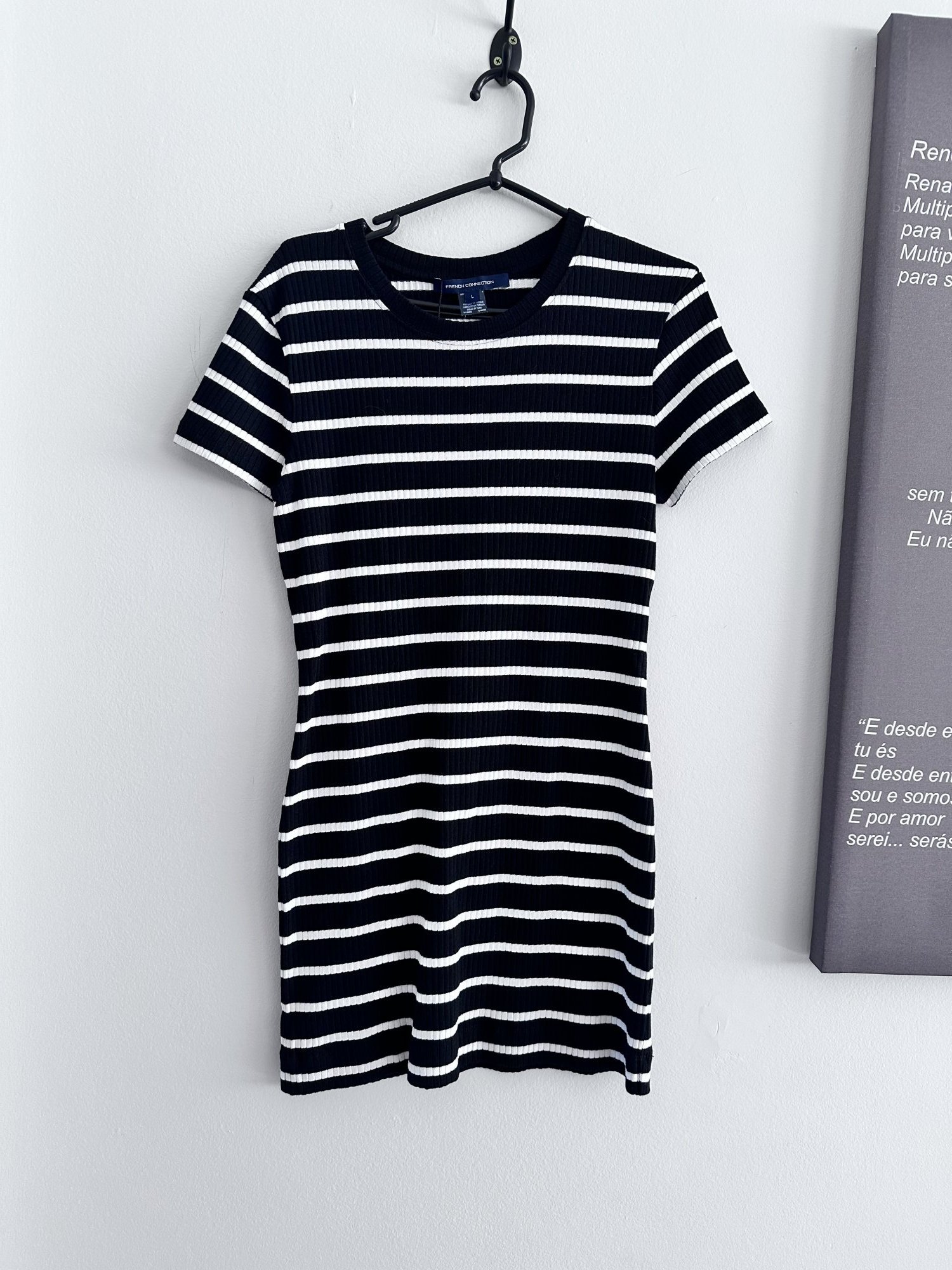 Vestido listrada P&B m/curta French Connection de algodão e viscose canelado - M Sem marca Preto, Cinza tamanho M - foto principal