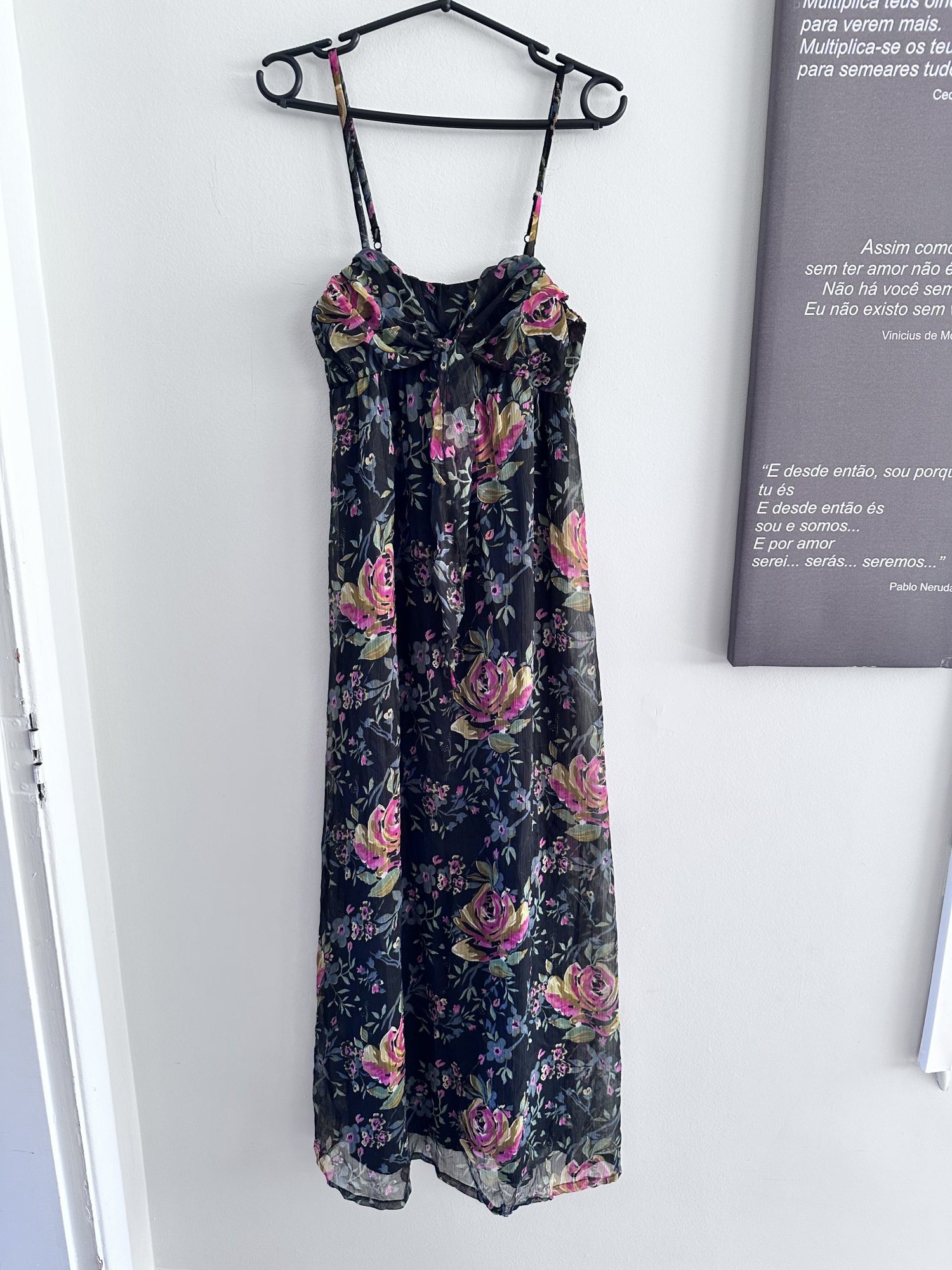 Vestido longo preto de alcinha e estampa floral c/amarração frontal Fire - P/M Sem marca tamanho P/M - foto principal