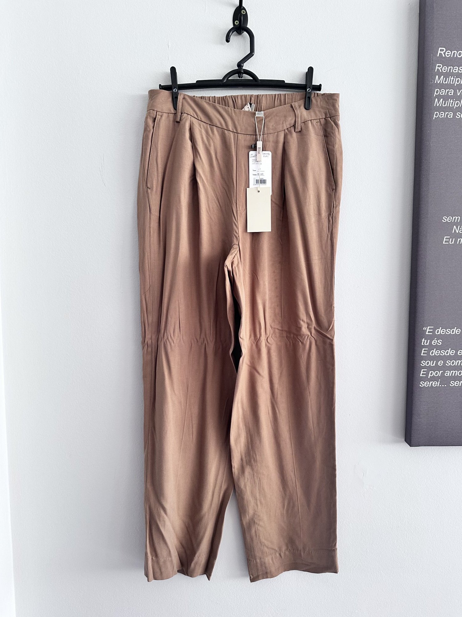 Calça alfaiataria marrom Tahari viscose na etiqueta - M Sem marca tamanho M - foto principal