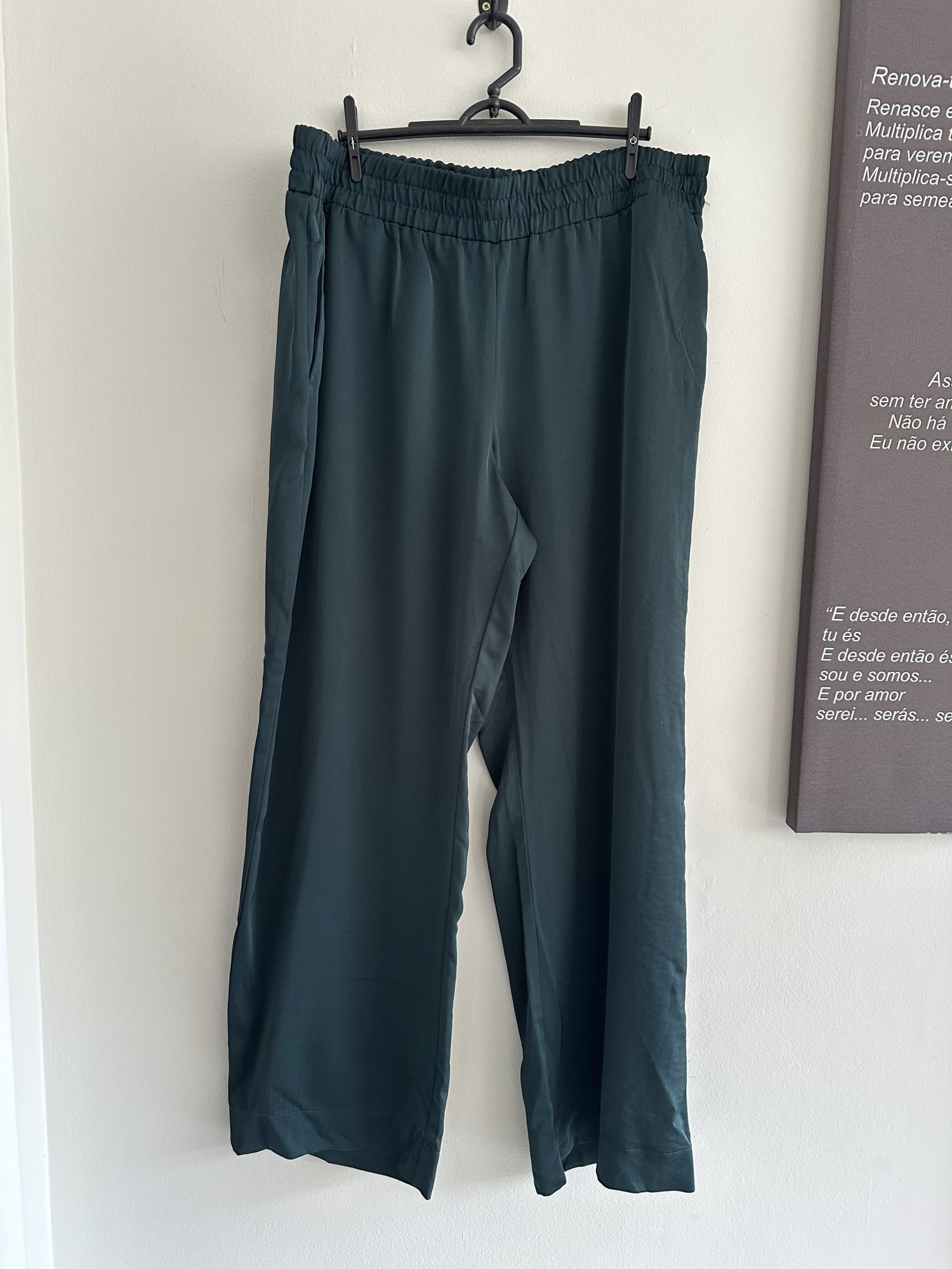 Calça pantalona verde de cintura regulável A New Day de cetim - GG Sem marca tamanho GG - foto principal