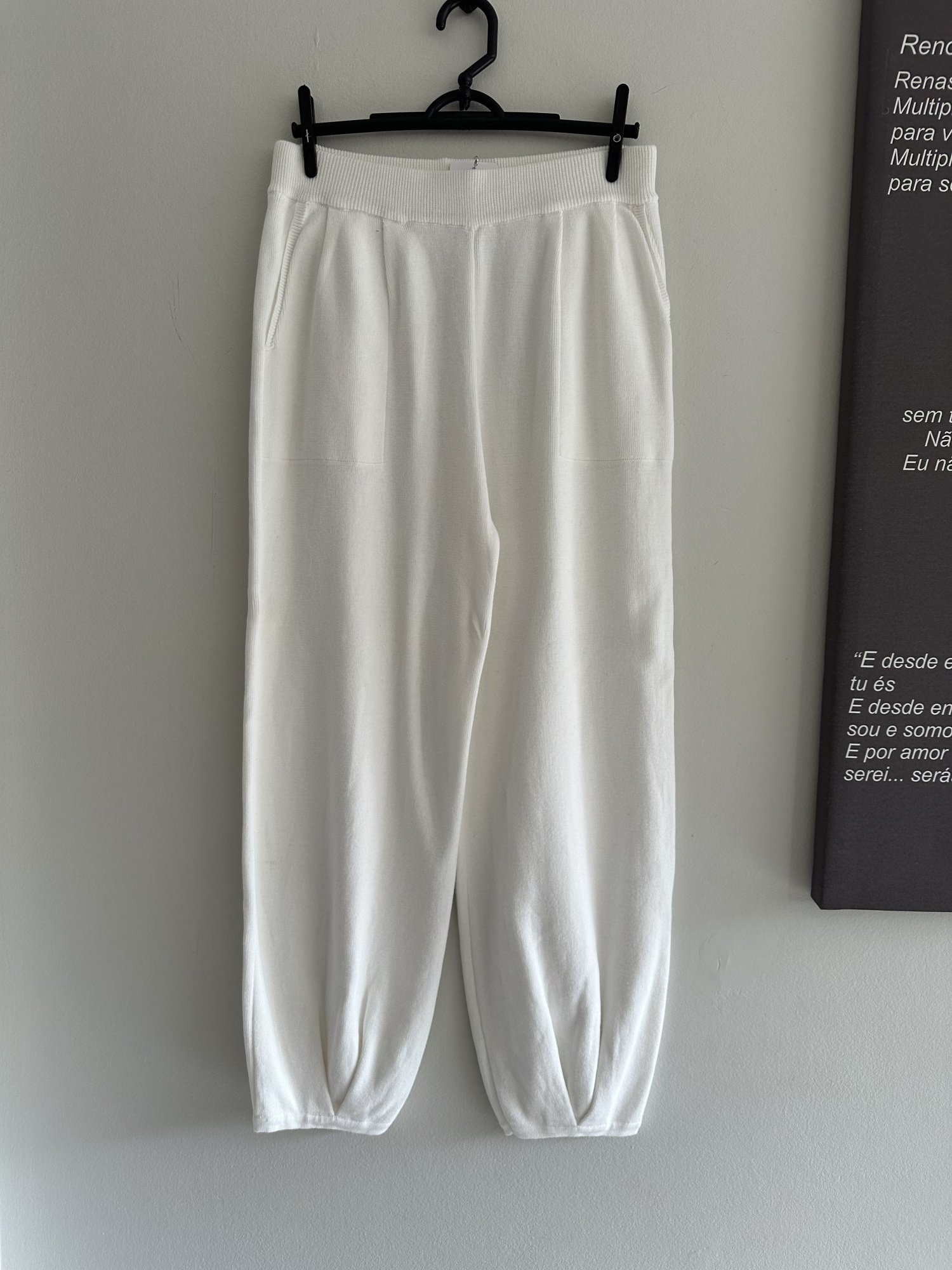 Calça moletom branca de tricô viscose - M Sem marca Branco tamanho M - foto principal