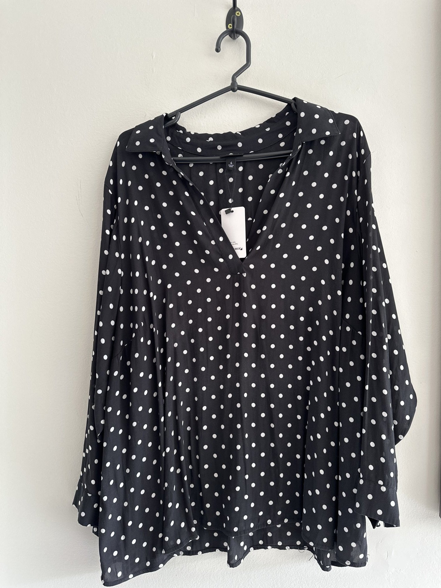 Blusa preta de poá branco m/longa Torrid - 36 Sem marca tamanho 36 - foto principal